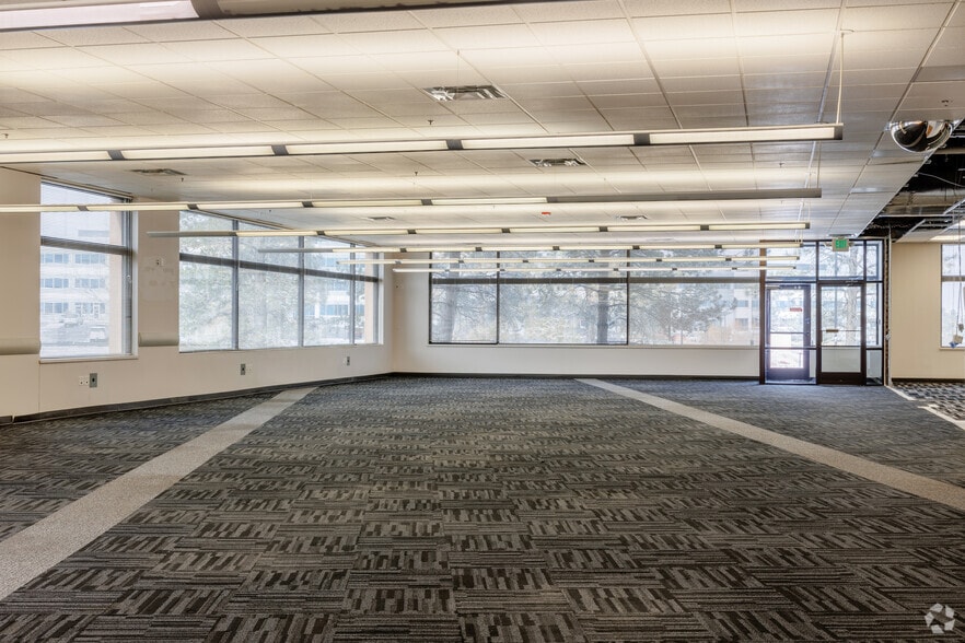 More Photos Of 7475 S Joliet St, Englewood Flex For Lease