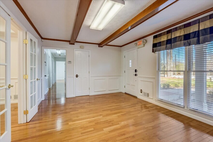 More Photos Of 249 N Price Rd, Sugar Hill Office For Sale