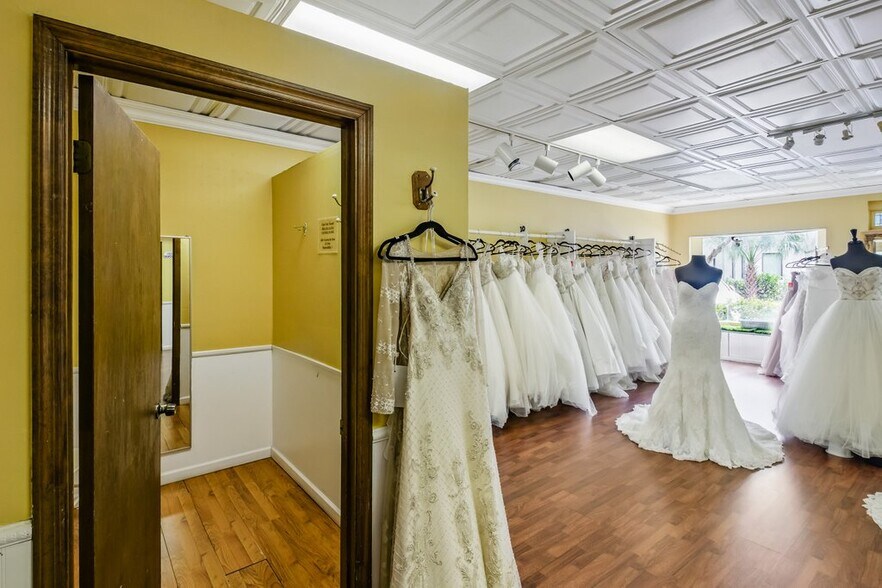 More Photos Of 4066 Broward Blvd, Fort Lauderdale Storefront Retail Office For Sale