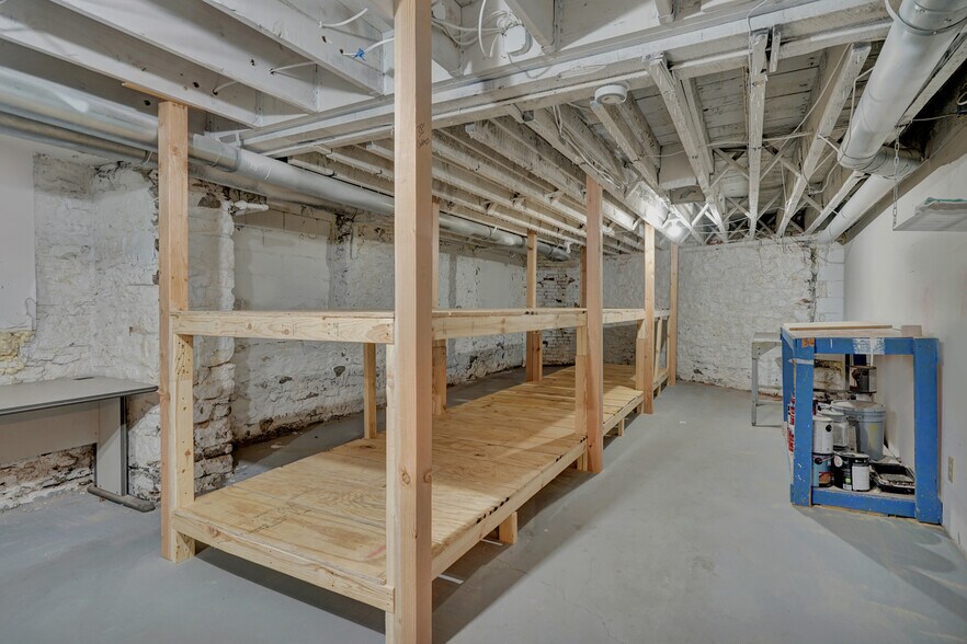 More Photos Of 902 Military Ave, Port Huron Restaurant For Lease