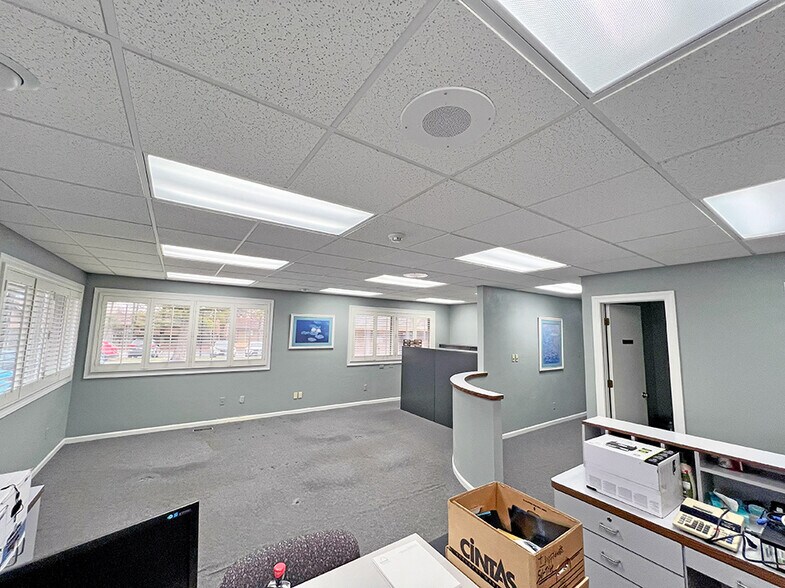 More Photos Of 2900 Frank Scott Pky W, Belleville Office For Sale