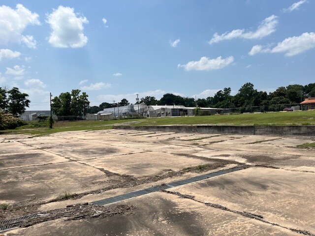 More Photos Of 400 S Austin St, Brenham Land For Sale