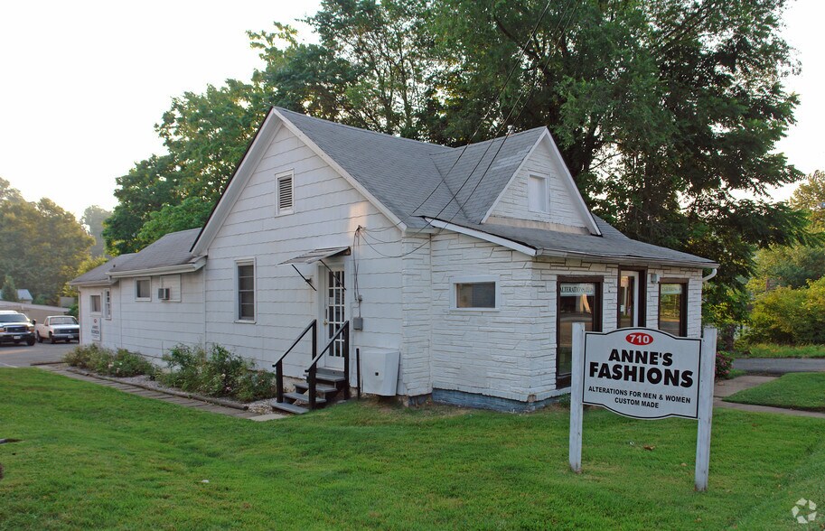 More Photos Of 710 W Broad St, Falls Church Freestanding For Lease