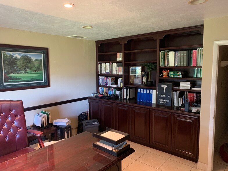 More Photos Of 3333 E Thunderbird Rd, Phoenix Office Residential For Lease