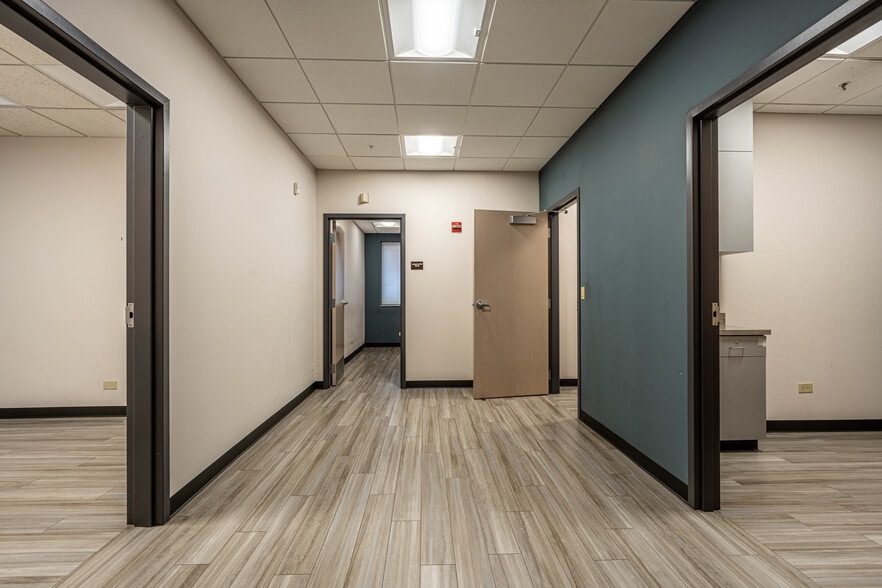 More Photos Of 4650 Southwest Hwy, Oak Lawn Medical For Sale