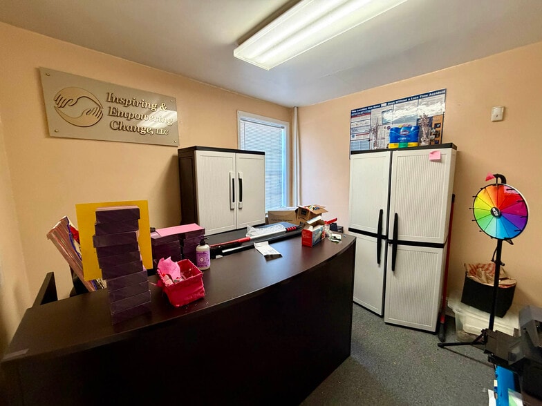 More Photos Of 5209 York Rd, Baltimore Office For Sale