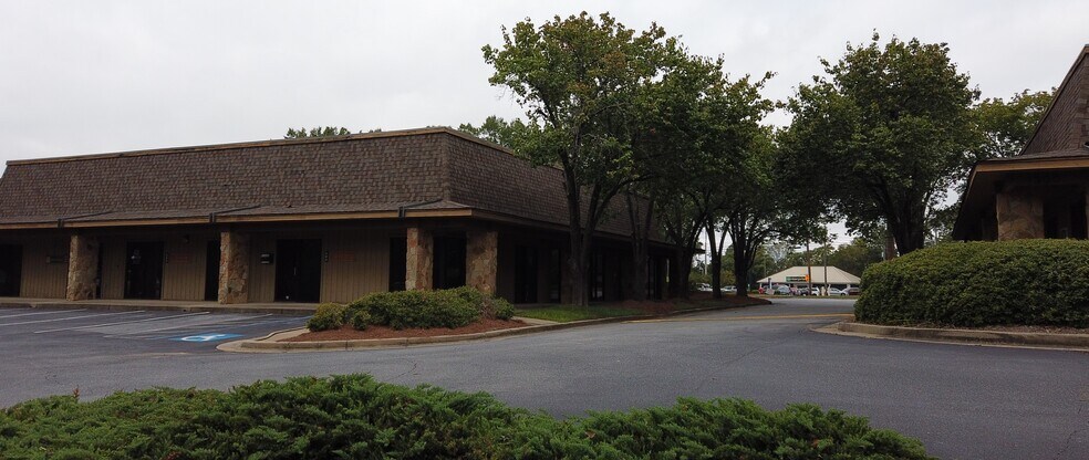 More Photos Of 5820 Veterans Pky, Columbus Medical For Lease