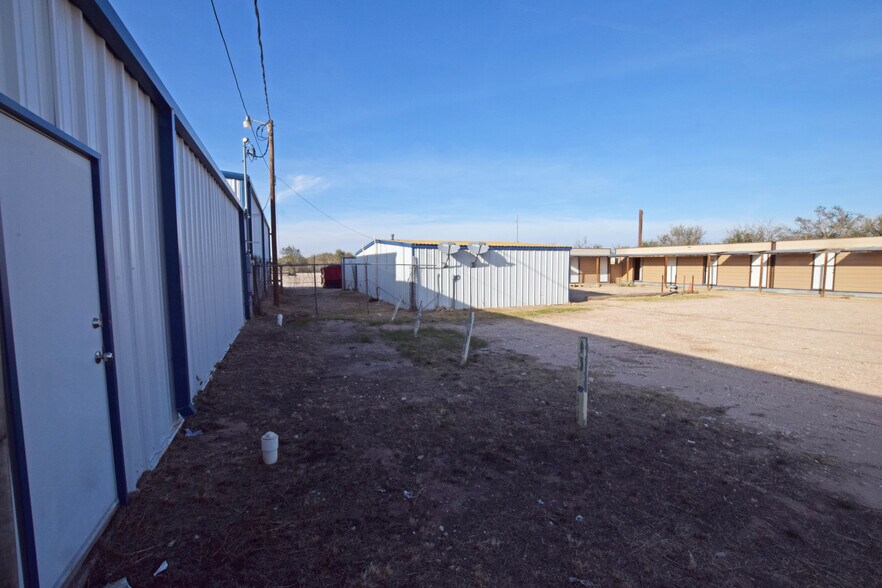 More Photos Of 305 E 57th St, Odessa Warehouse For Sale