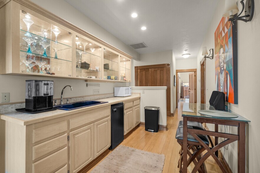 More Photos Of 233 SE 4th St, Pendleton Restaurant For Sale