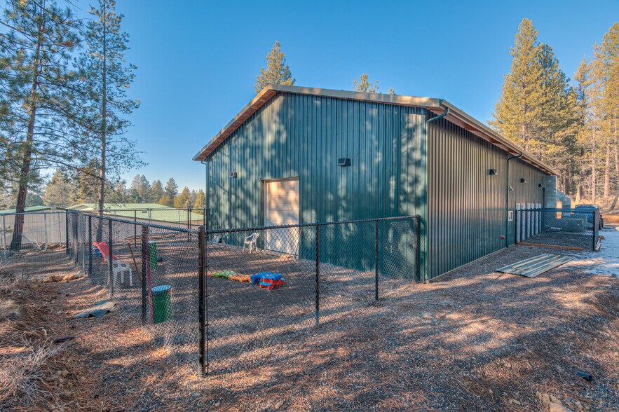 More Photos Of 56870 Enterprise Dr, Sunriver Flex For Sale