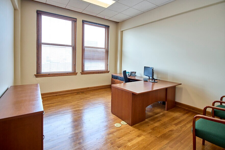 More Photos Of 240 Capitol St, Charleston Office For Sale