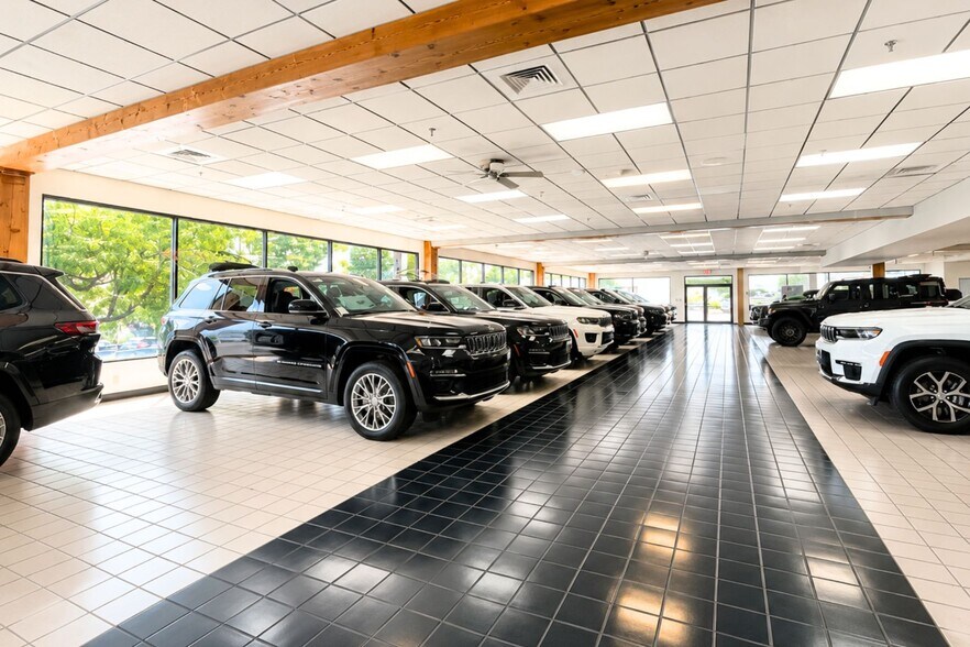 More Photos Of 430 Tunxis Hill Rd, Fairfield Warehouse For Sale