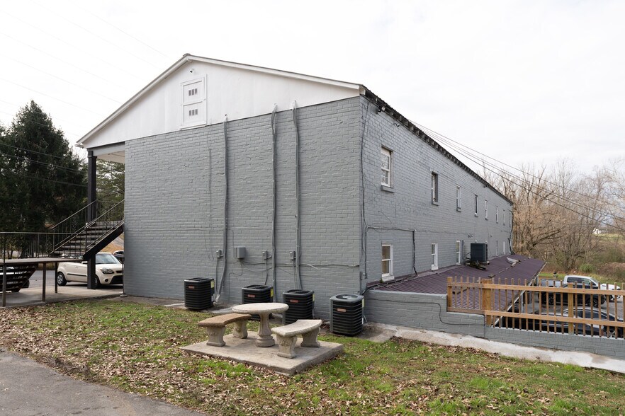 More Photos Of 2465 Benton Young Rd, Cookeville Apartments For Sale