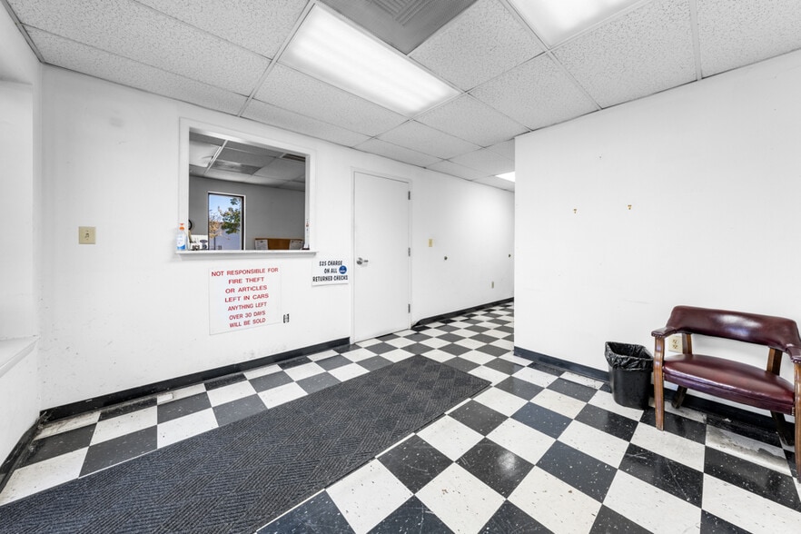 More Photos Of 4533 Hillsborough Rd, Durham Auto Repair For Lease