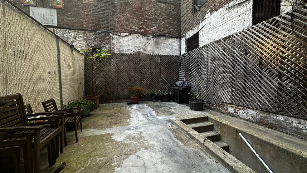 More Photos Of 2014 Fifth Ave, New York Office For Sale