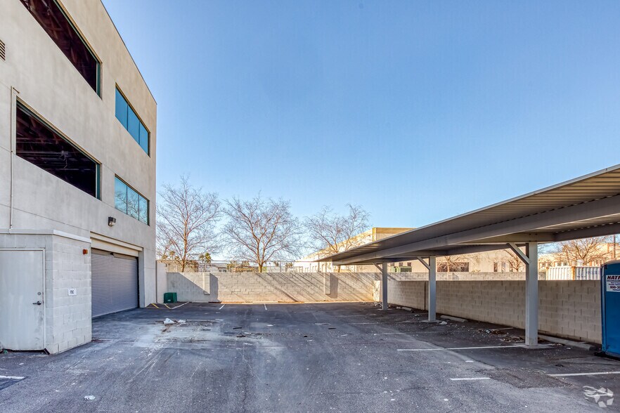 More Photos Of 3345 Pepper Ln, Las Vegas Light Distribution For Sale