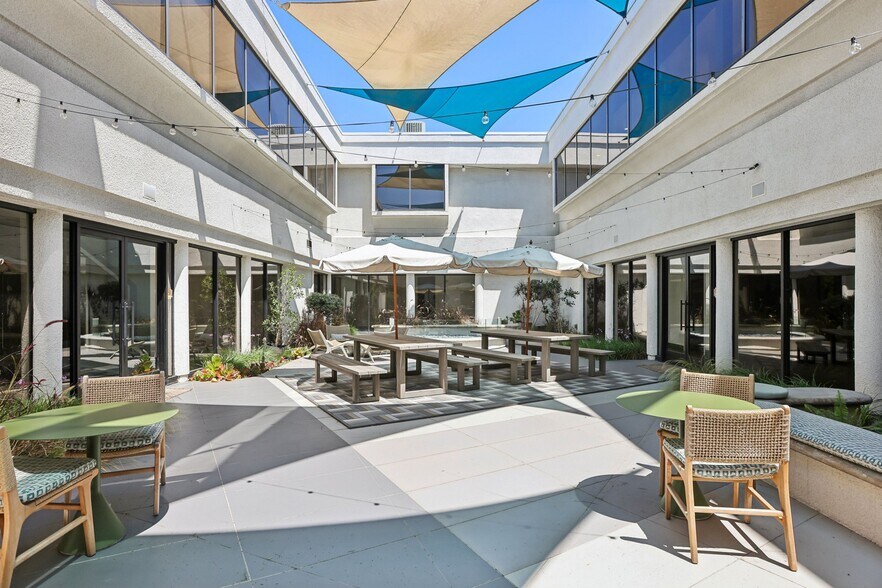 More Photos Of 6700 Santa Monica Blvd, Los Angeles Unknown For Lease