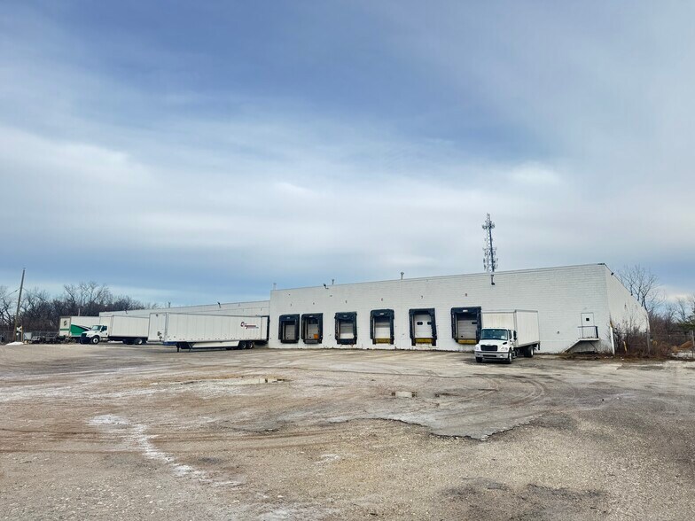 Primary Photo Of 880 W Waterloo Rd, Akron Warehouse For Lease