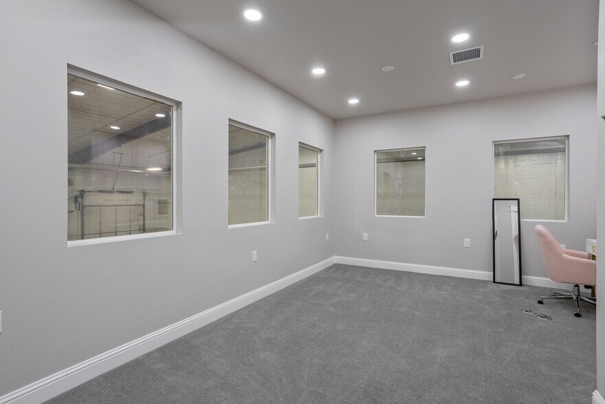 More Photos Of 2536 Old Happy Jack Rd, Cheyenne Flex For Sale