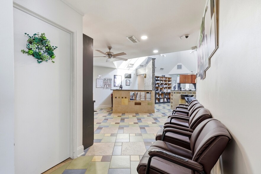 More Photos Of 3683 Crown Point Rd, Jacksonville Storefront Retail Office For Sale