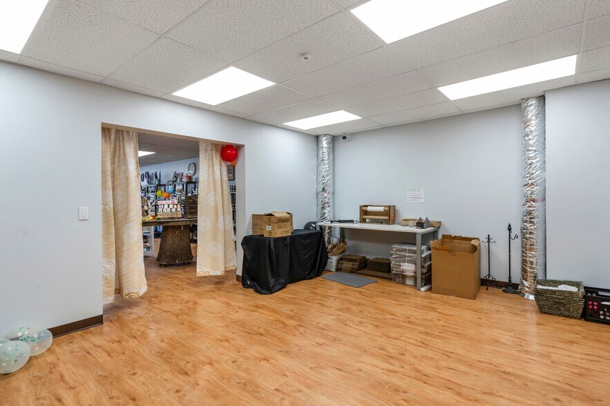 More Photos Of 1652 Grand Ave, Saint Paul Storefront Retail Office For Lease