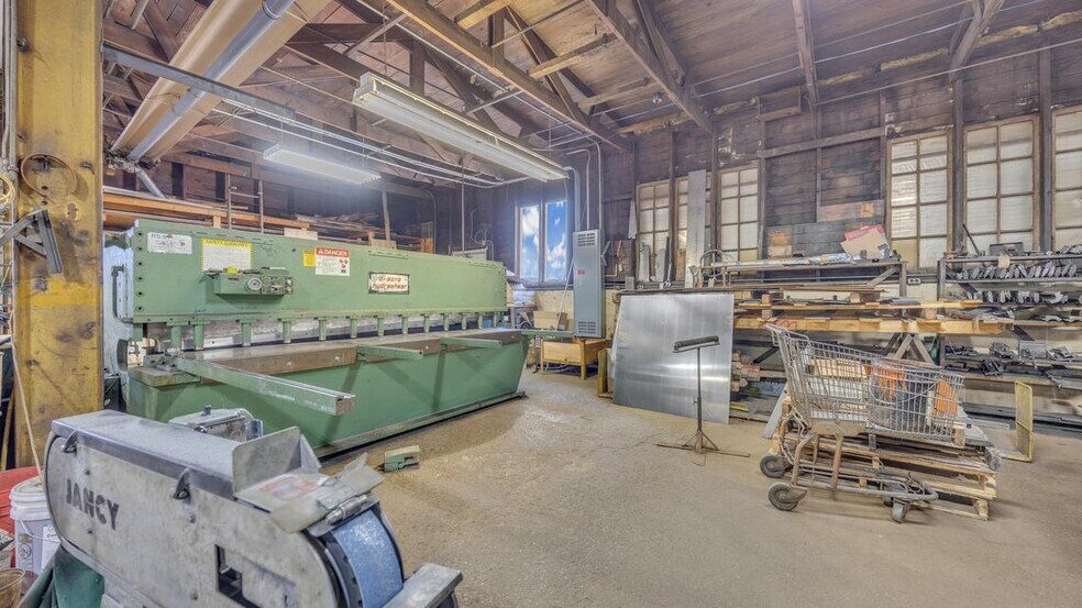 More Photos Of 310 S 10th St, Oostburg Manufacturing For Sale
