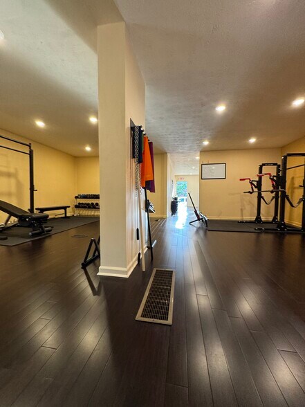 Primary Photo Of 105 Crescent Ave, Louisville Specialty For Lease