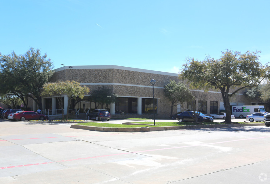 Primary Photo Of 1850 Diplomat Dr, Farmers Branch Distribution For Lease