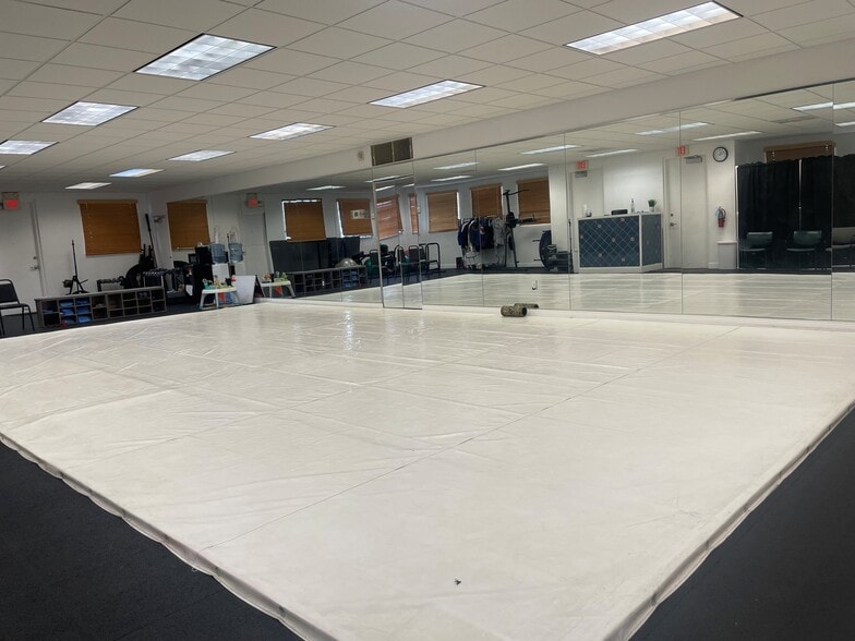 More Photos Of 1446 N Krome Ave, Florida City Office For Sale