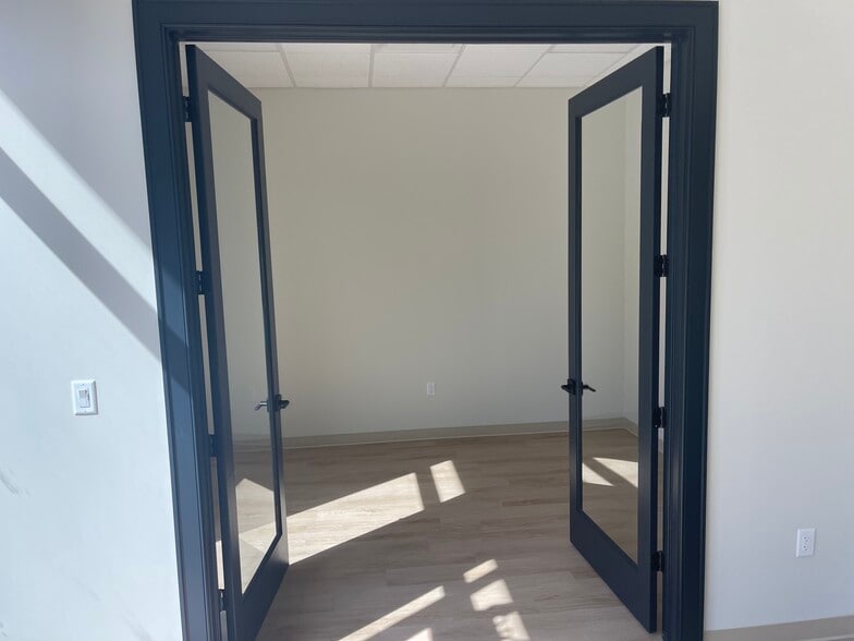 More Photos Of 3369 Argent Blvd, Ridgeland Office For Lease