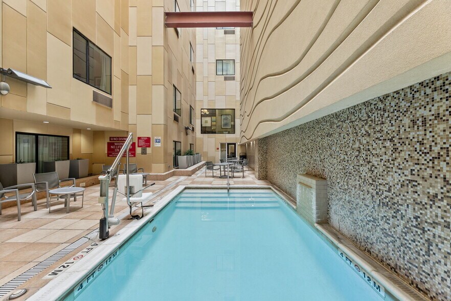 More Photos Of 409 E Houston St, San Antonio Hotel For Sale
