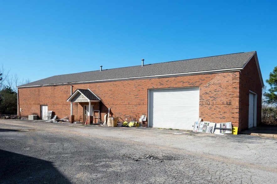 More Photos Of 9497 Thornton Blvd, Jonesboro Flex For Sale