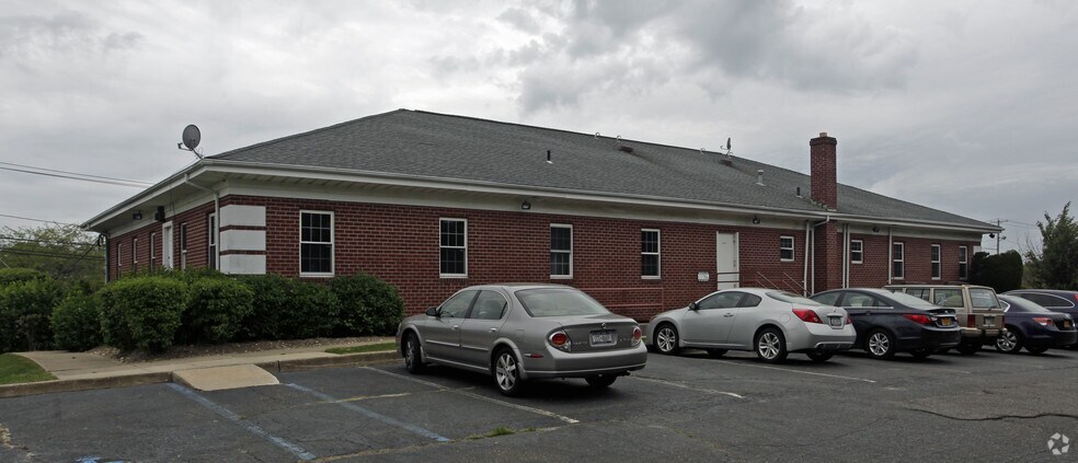 More Photos Of 515 Johnson Ave, Bohemia Office For Lease
