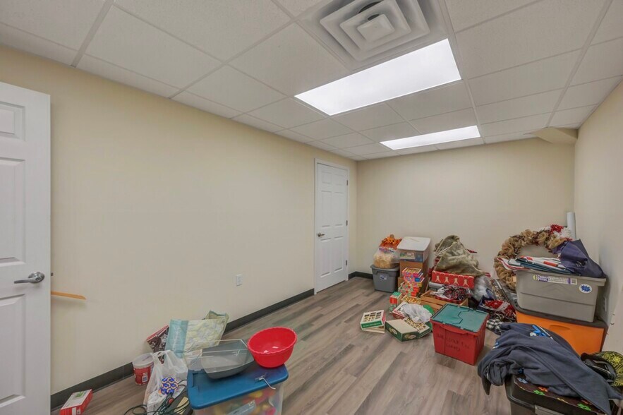 More Photos Of 116-120 Monahan Ave, Dunmore Flex For Lease