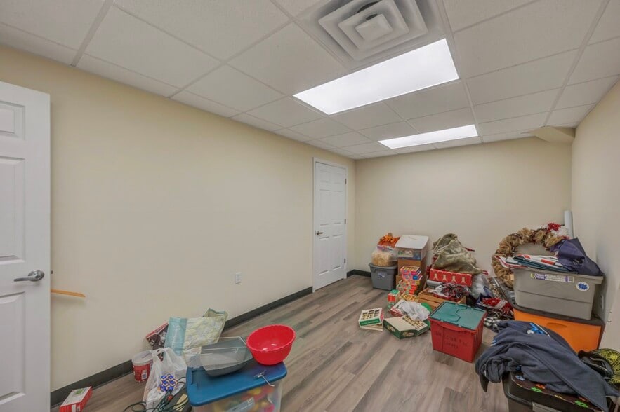 More Photos Of 116-120 Monahan Ave, Dunmore Flex For Lease