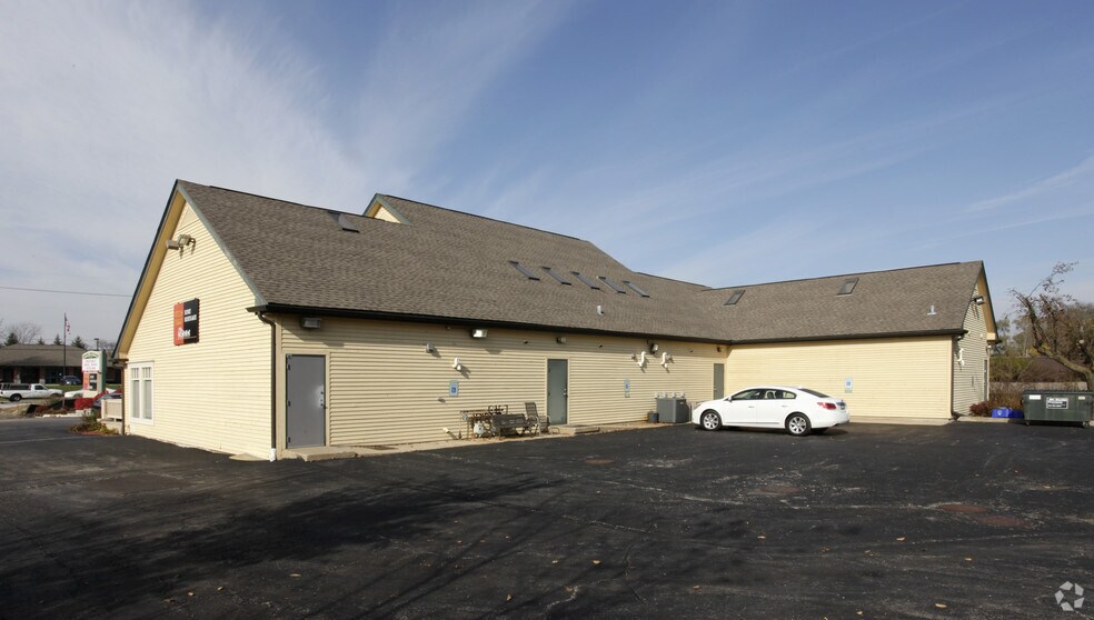 More Photos Of , Crystal Lake Storefront Retail Office For Lease