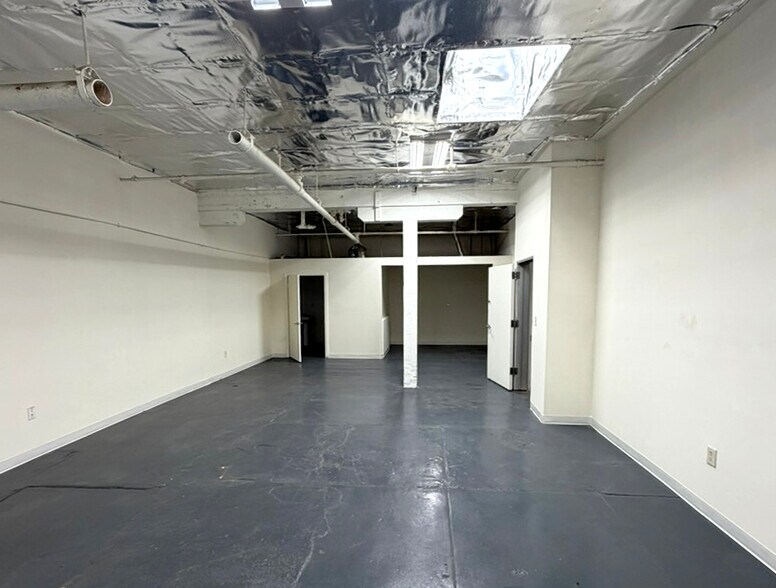 More Photos Of 119 W 36th Pl, Los Angeles Flex For Lease