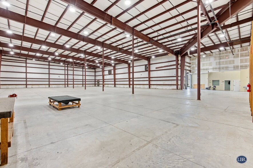 More Photos Of 3120 Skyway Cir, Melbourne Warehouse For Lease