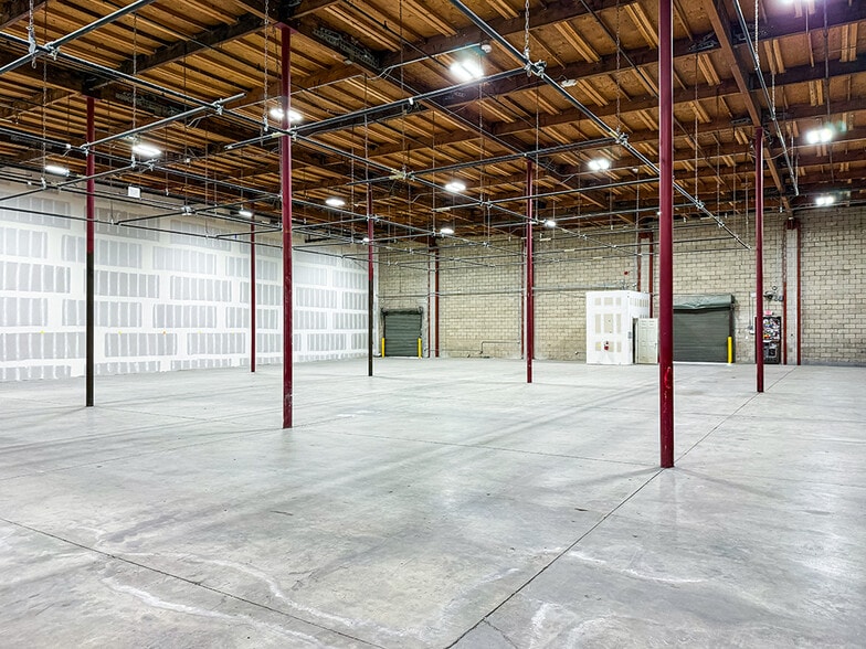 More Photos Of 1726-1756 N Spring St, Los Angeles Warehouse For Lease