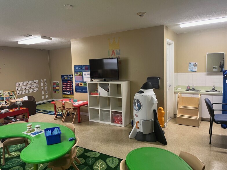 More Photos Of 1329 E Altamonte Dr, Altamonte Springs Daycare Center For Lease