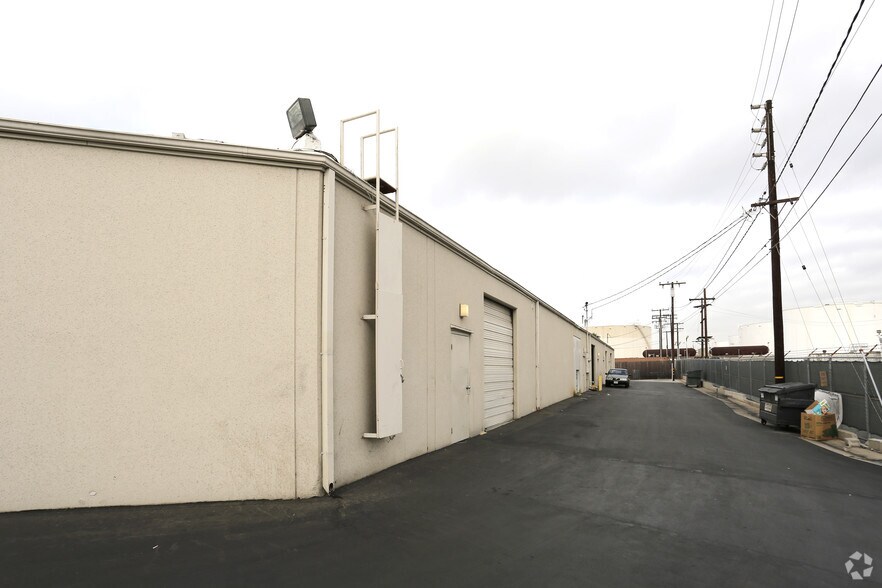 More Photos Of 3281-3295 Industry Dr, Signal Hill Warehouse For Lease