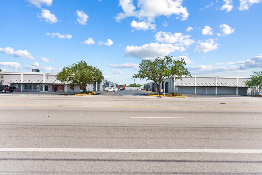 More Photos Of 3501-3531 NW 19th St, Fort Lauderdale Unknown For Lease