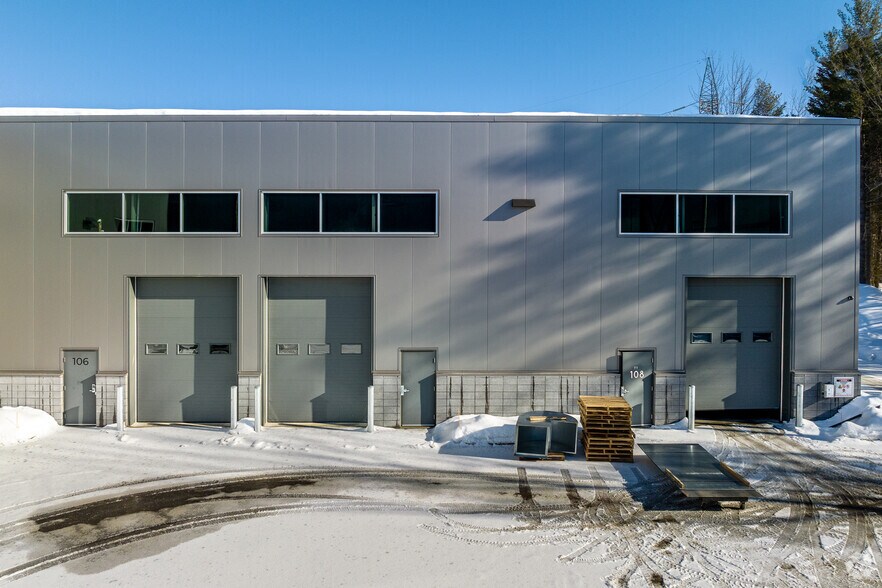 More Photos Of 1503 Boul Michèle-Bohec, Blainville General Retail For Lease