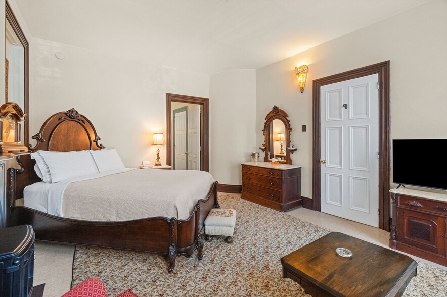 More Photos Of 23-25 Race St, Jim Thorpe Hospitality For Sale