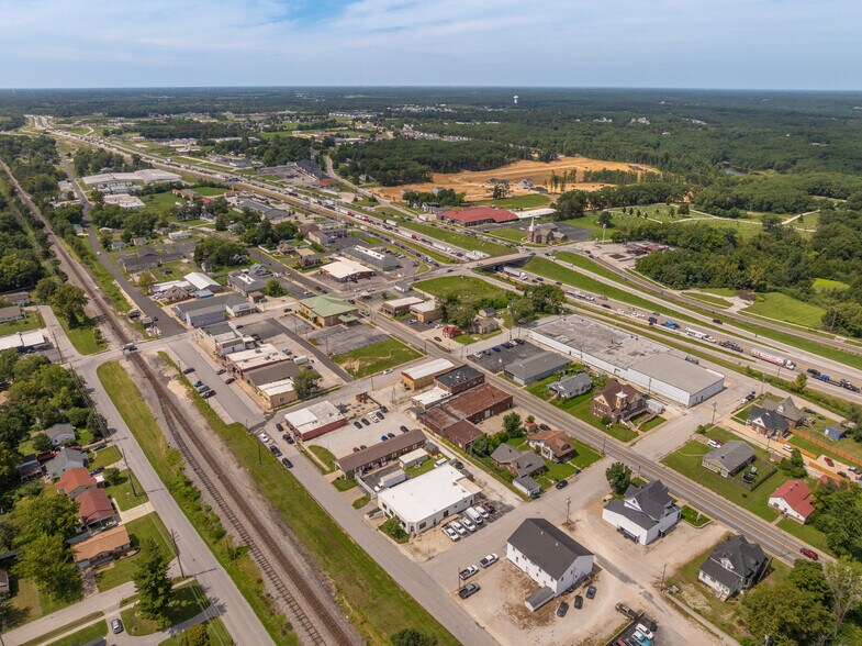 More Photos Of 107 Cherry St, Wright City Flex For Lease