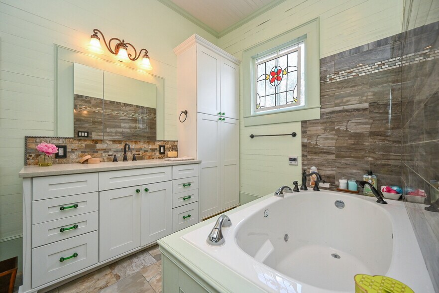 More Photos Of 315 Cedar St, New Ulm Specialty For Sale