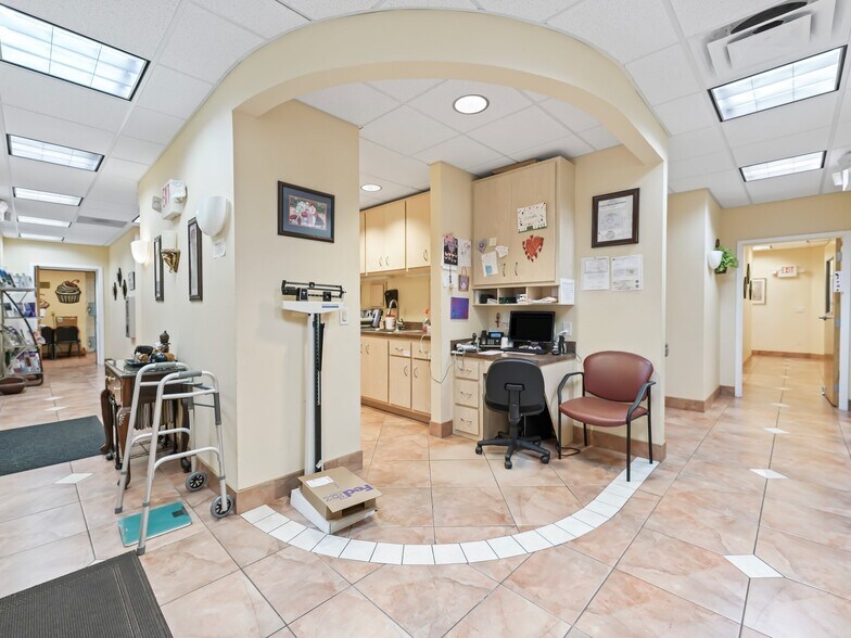 More Photos Of 1414 E Main St, Leesburg Medical For Lease