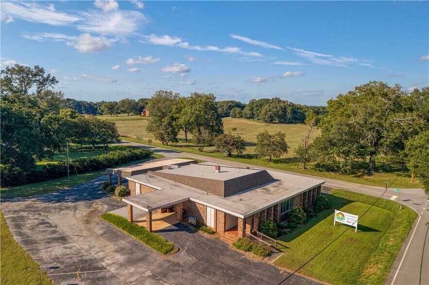 More Photos Of 111 W Pine Grove Rd, Fair Play Office For Sale