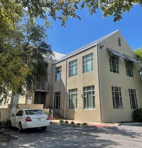 More Photos Of 242 W Sunset Rd, San Antonio Office For Sale