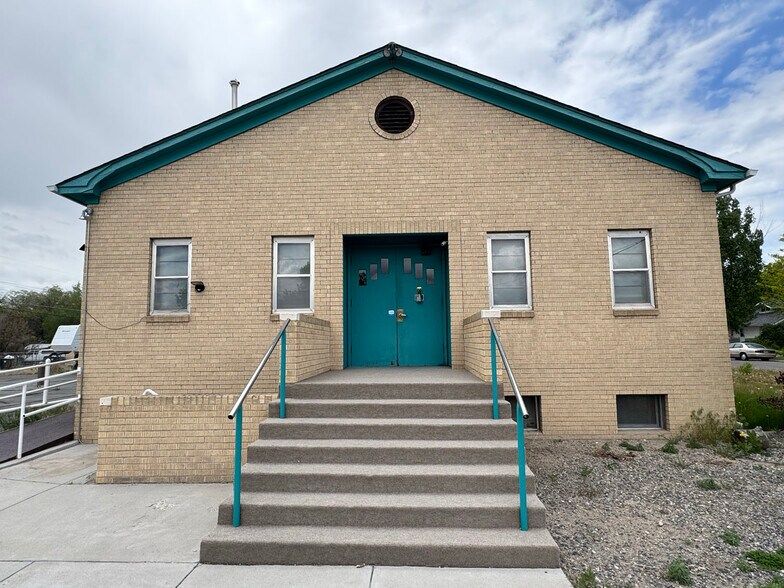 More Photos Of 402 S 7th St E, Riverton Flex For Sale